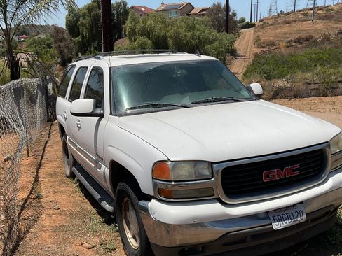 Used 2006 GMC Yukon SLT w/ SLT Preferred Equipment Group RWD image 2