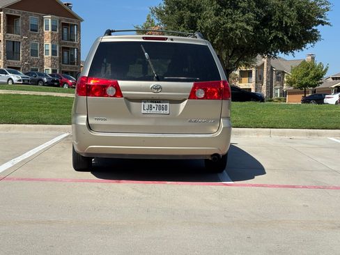 Used 2007 Toyota Sienna LE FWD image 8