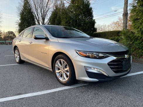 Used 2019 Chevrolet Malibu LT w/ Leather Package image 2