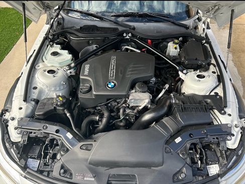 Used 2015 BMW Z4 sDrive28i image 9