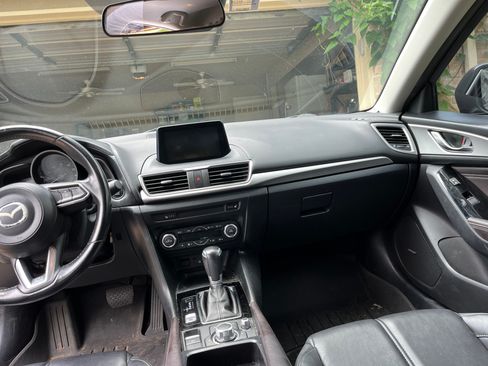 Used 2018 MAZDA MAZDA3 Touring w/ Appearance Package FWD image 11