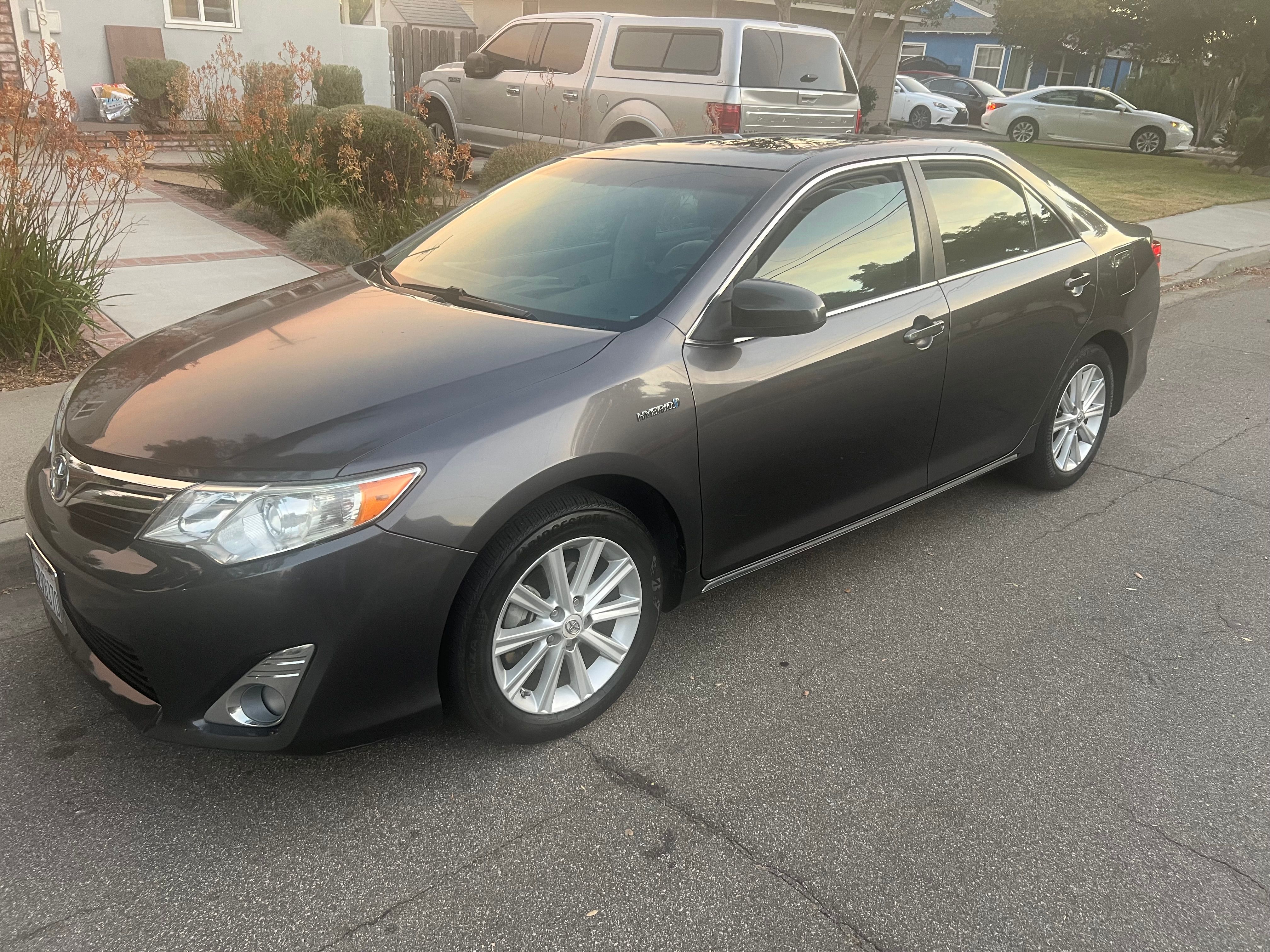 Used 2013 Toyota Camry XLE w/ Leather Pkg FWD image 3