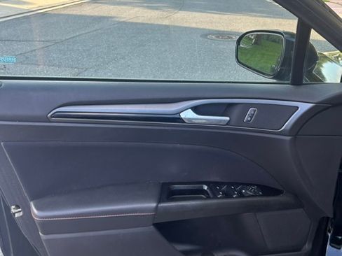 Used 2016 Ford Fusion SE AWD/4WD image 8