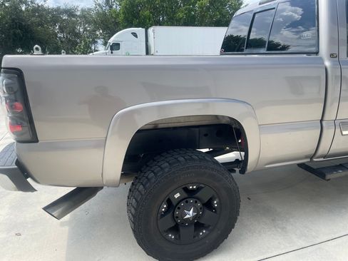 Used 2006 Chevrolet Silverado 2500 LT w/ Onstar Plus Package RWD image 14