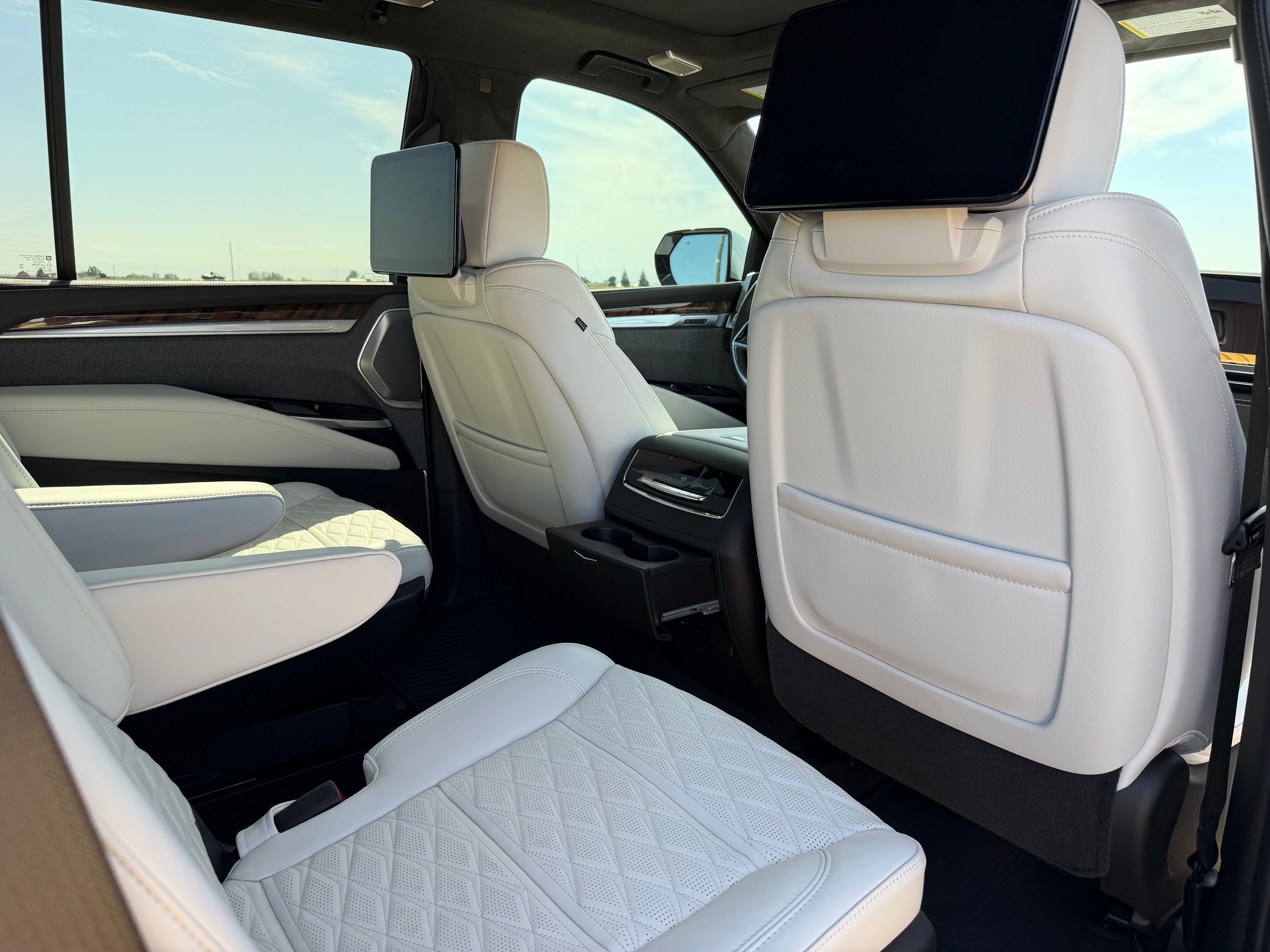 Used 2026 Cadillac Escalade Platinum Sport w/ LPO, ONYX Package AWD/4WD image 13