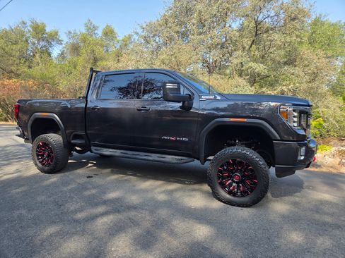 Used 2020 GMC Sierra 2500 AT4 w/ AT4 Premium Package AWD/4WD image 4