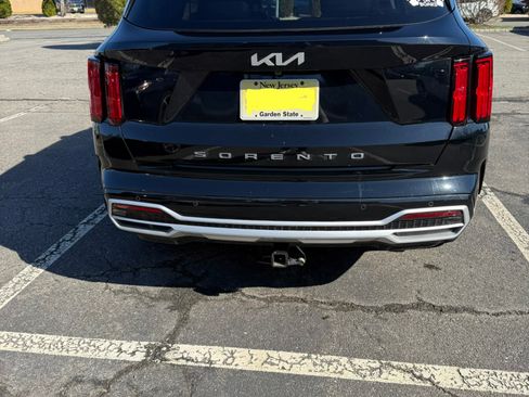 Used 2022 Kia Sorento SX image 16