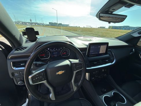 Used 2021 Chevrolet Suburban Premier image 12