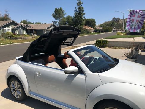 Used 2017 Volkswagen Beetle 1.8T Classic FWD image 10