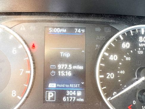 Used 2024 Nissan Sentra S image 6