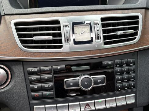 Used 2014 Mercedes-Benz E 350 4MATIC Sedan image 23