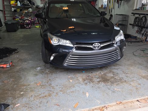 Used 2017 Toyota Camry LE image 2