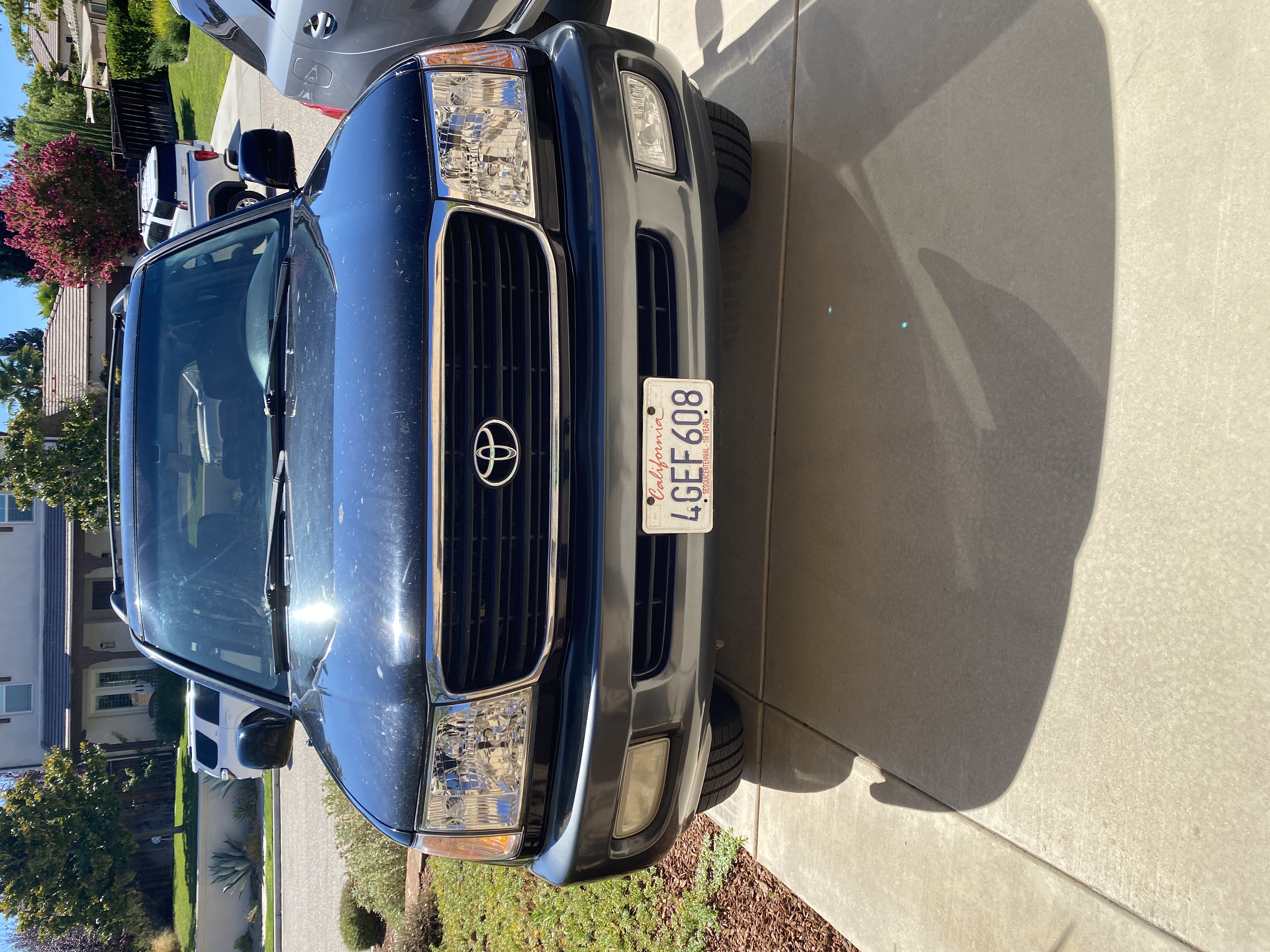 Used 1999 Toyota Land Cruiser w/ Leather Trim Pkg AWD/4WD image 4