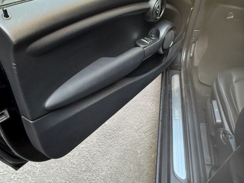 Used 2018 MINI Cooper 2-Door Hardtop image 12