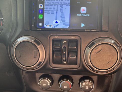 Used 2018 Jeep Wrangler Unlimited Sport S image 14