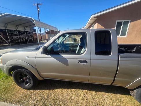 Used 2003 Nissan Frontier XE image 10