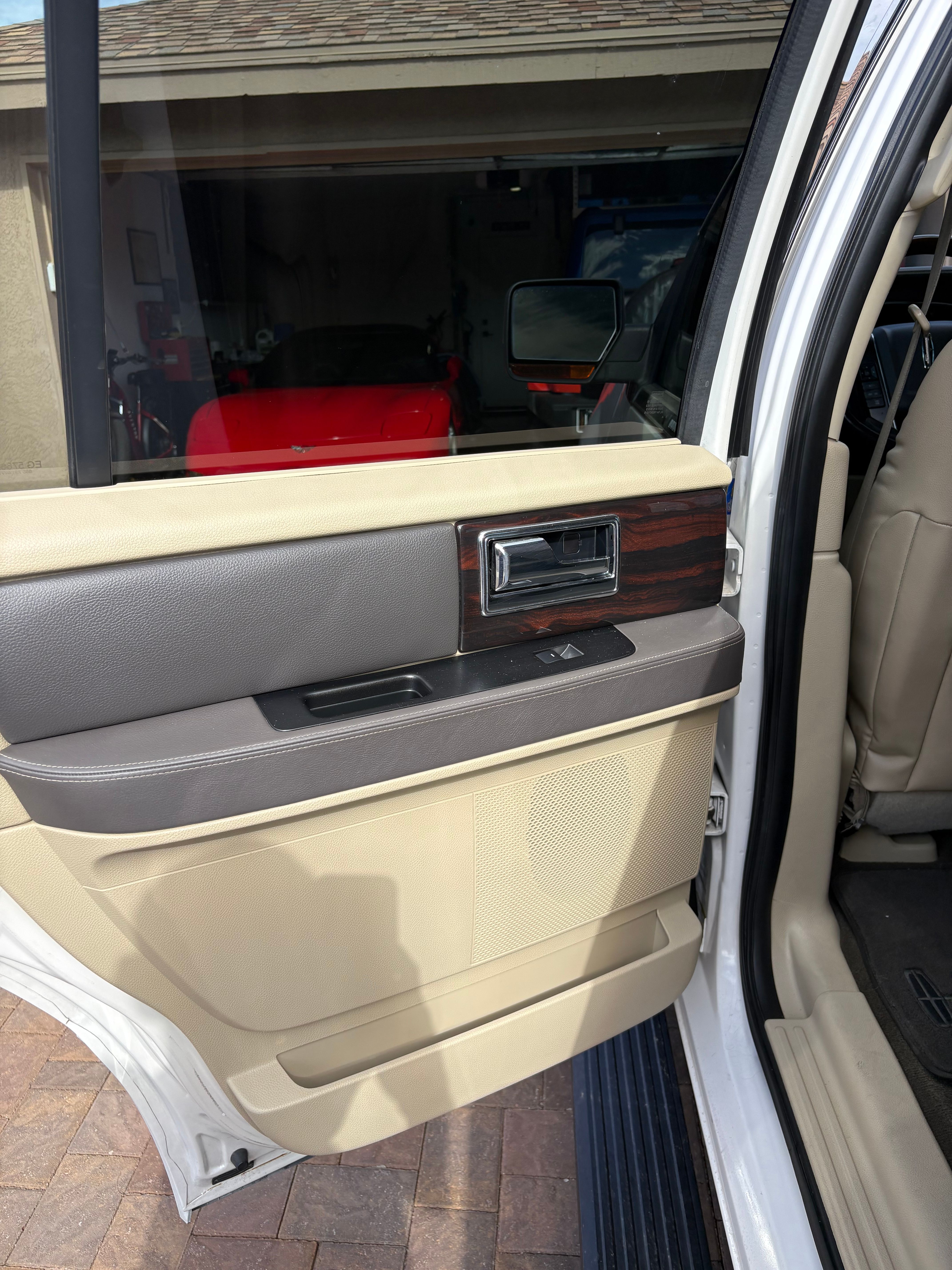 Used 2015 Lincoln Navigator 4WD w/ Equipment Group 101A Reserve image 18