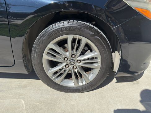 Used 2016 Toyota Camry SE image 2