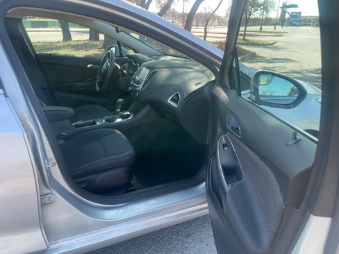 Used 2016 Chevrolet Cruze LT image 9