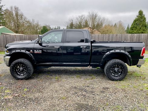 Used 2018 RAM 2500 Laramie image 2