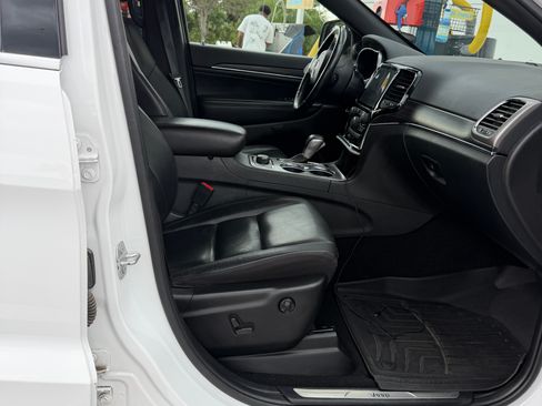 Used 2021 Jeep Grand Cherokee Limited AWD/4WD image 12