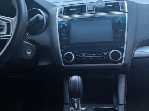 Used 2018 Subaru Outback 2.5i Premium image 9