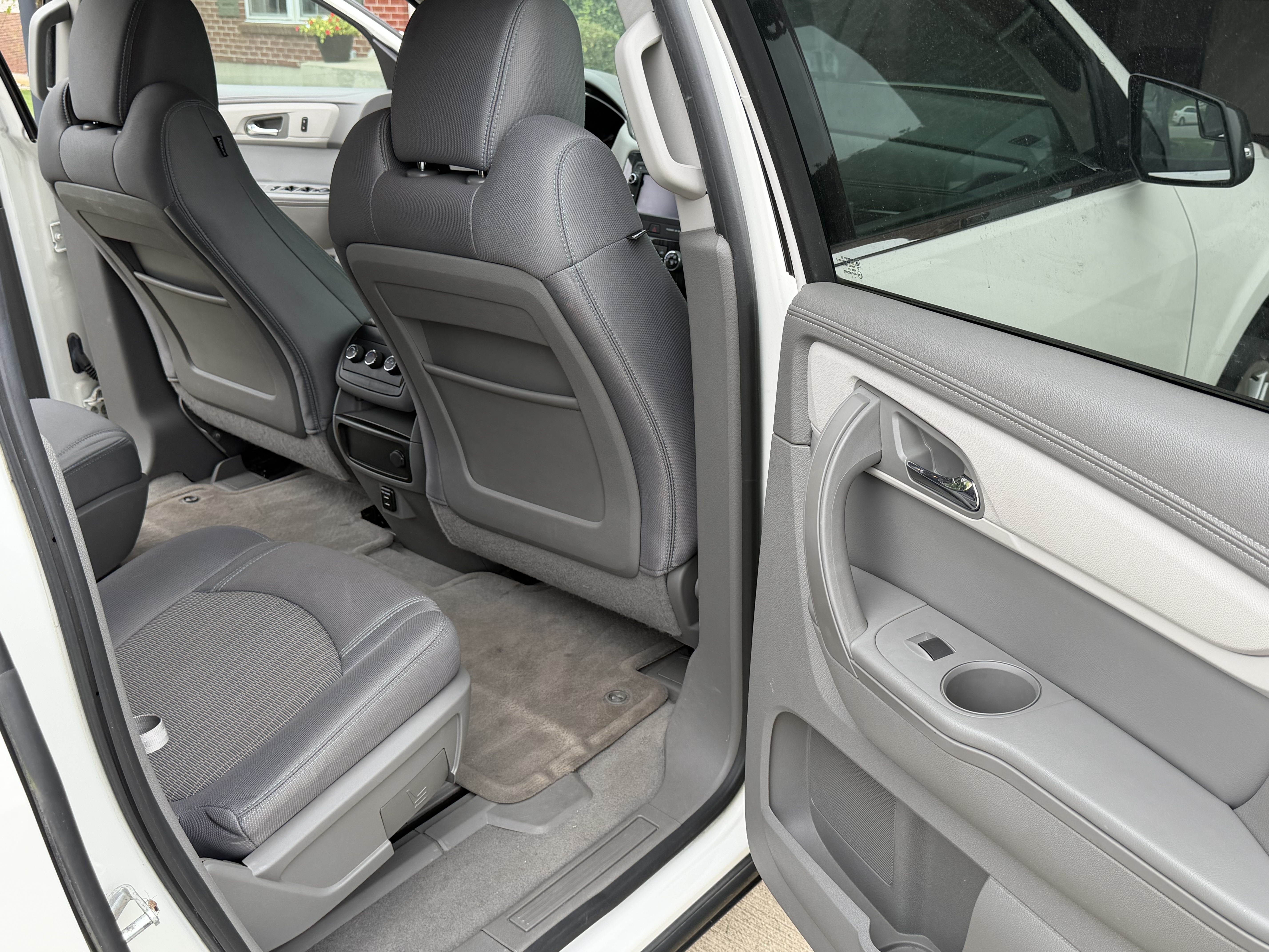 Used 2015 Chevrolet Traverse LT w/ Style and Technology Package FWD image 18