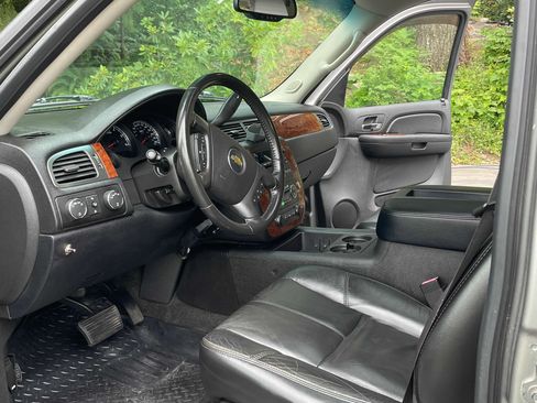 Used 2007 Chevrolet Suburban LT w/ LT Preferred Equipment Group image 13