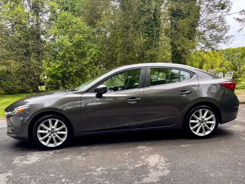 Used 2017 MAZDA MAZDA3 Touring w/ Popular Equipment Package FWD image 2