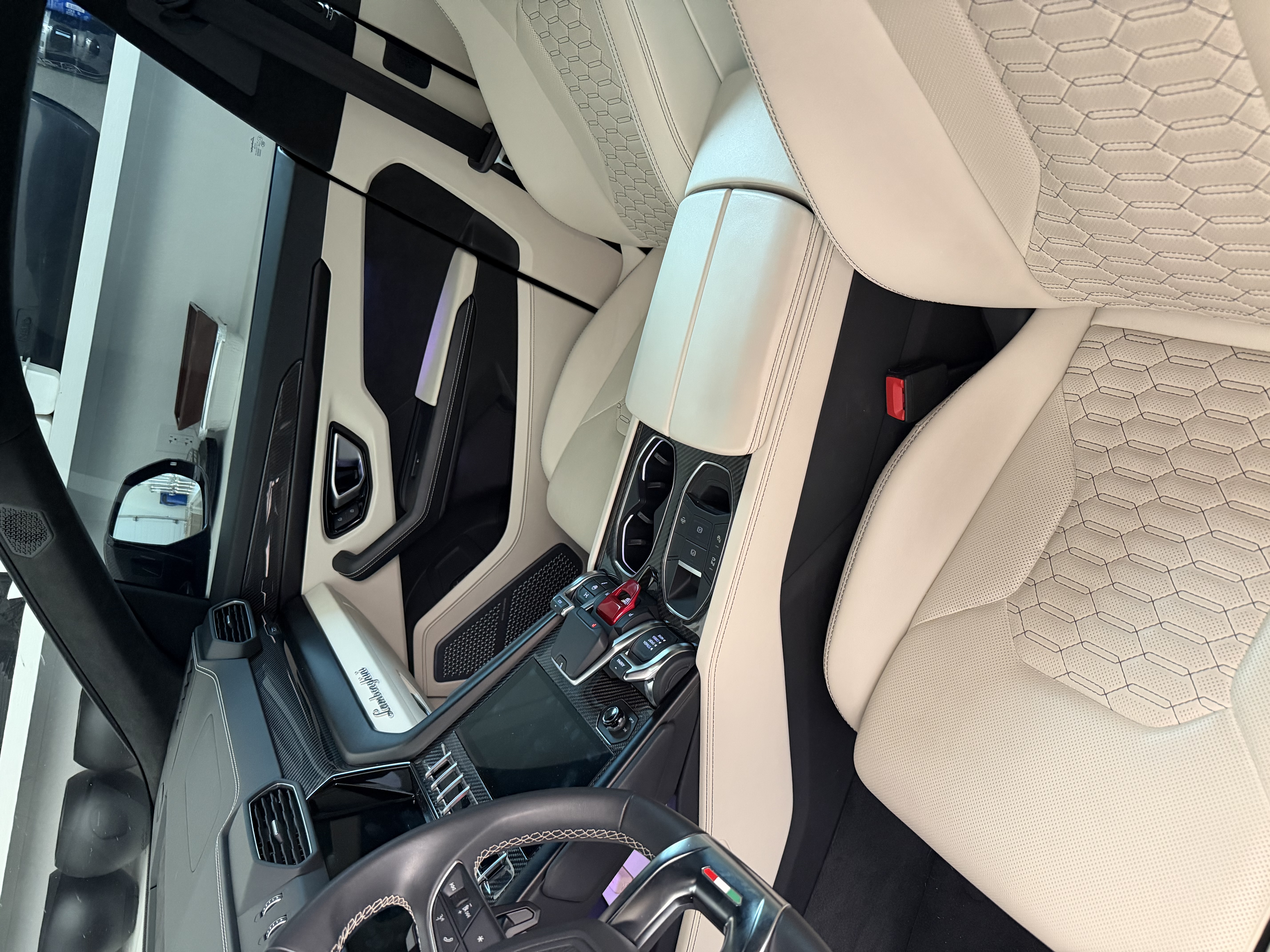 Used 2022 Lamborghini Urus AWD/4WD image 6