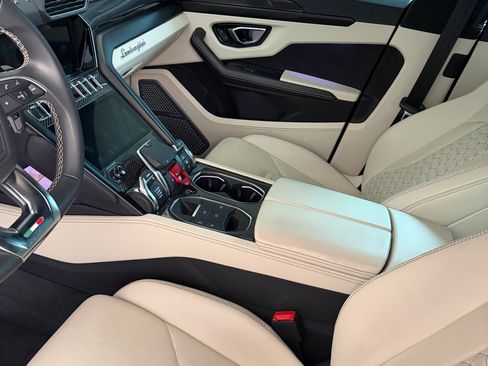 Used 2022 Lamborghini Urus AWD/4WD image 6