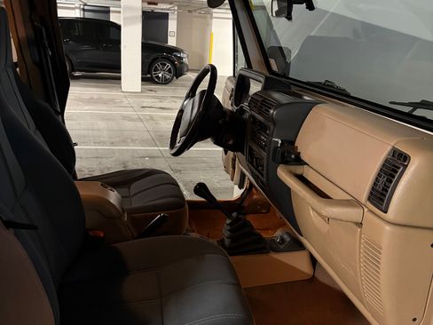 Used 2001 Jeep Wrangler Sahara AWD/4WD image 8