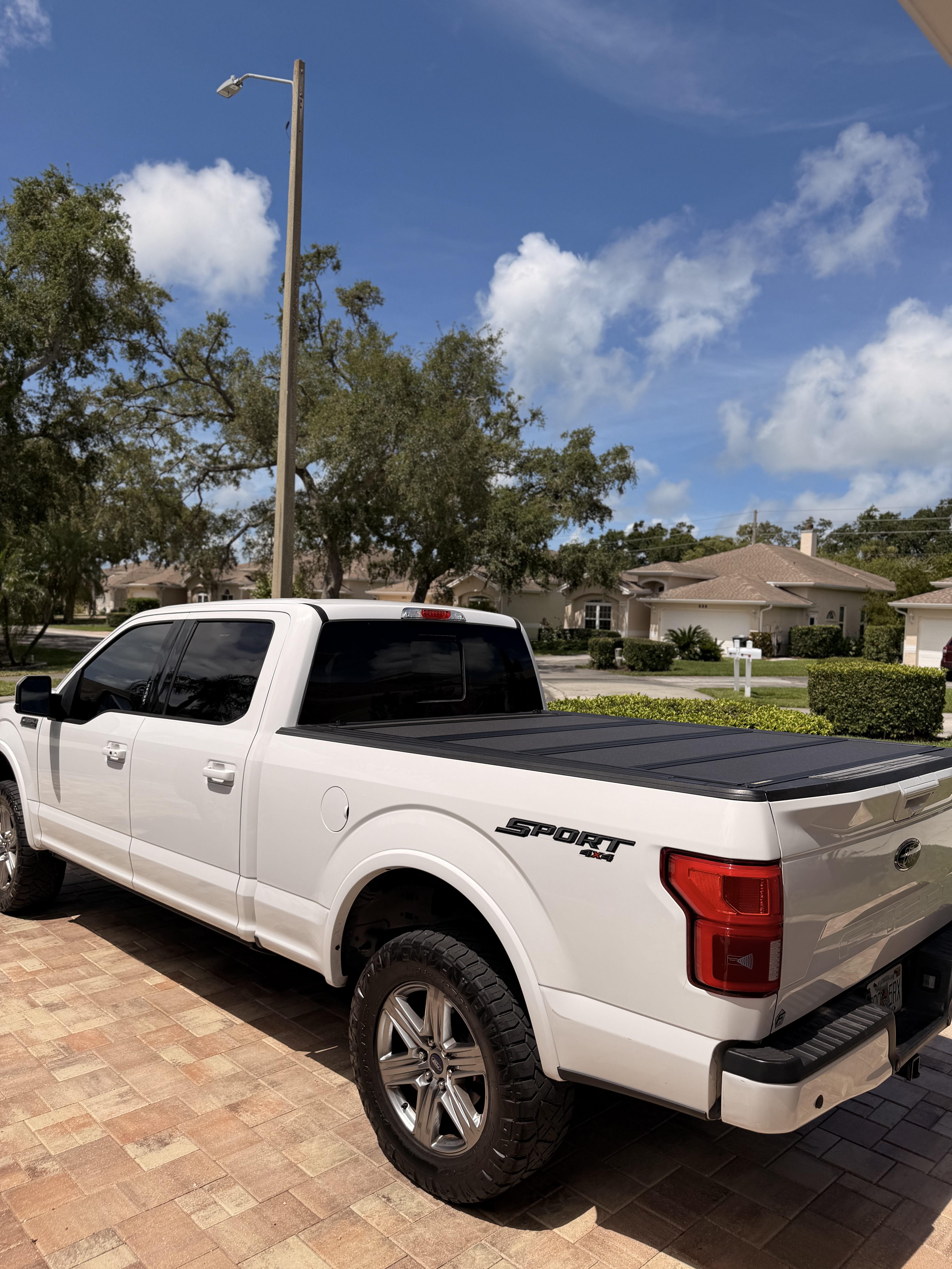 Used 2018 Ford F150 Lariat w/ Equipment Group 502A Luxury AWD/4WD image 11