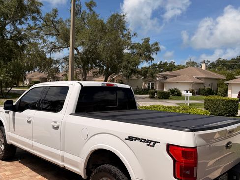 Used 2018 Ford F150 Lariat w/ Equipment Group 502A Luxury AWD/4WD image 11