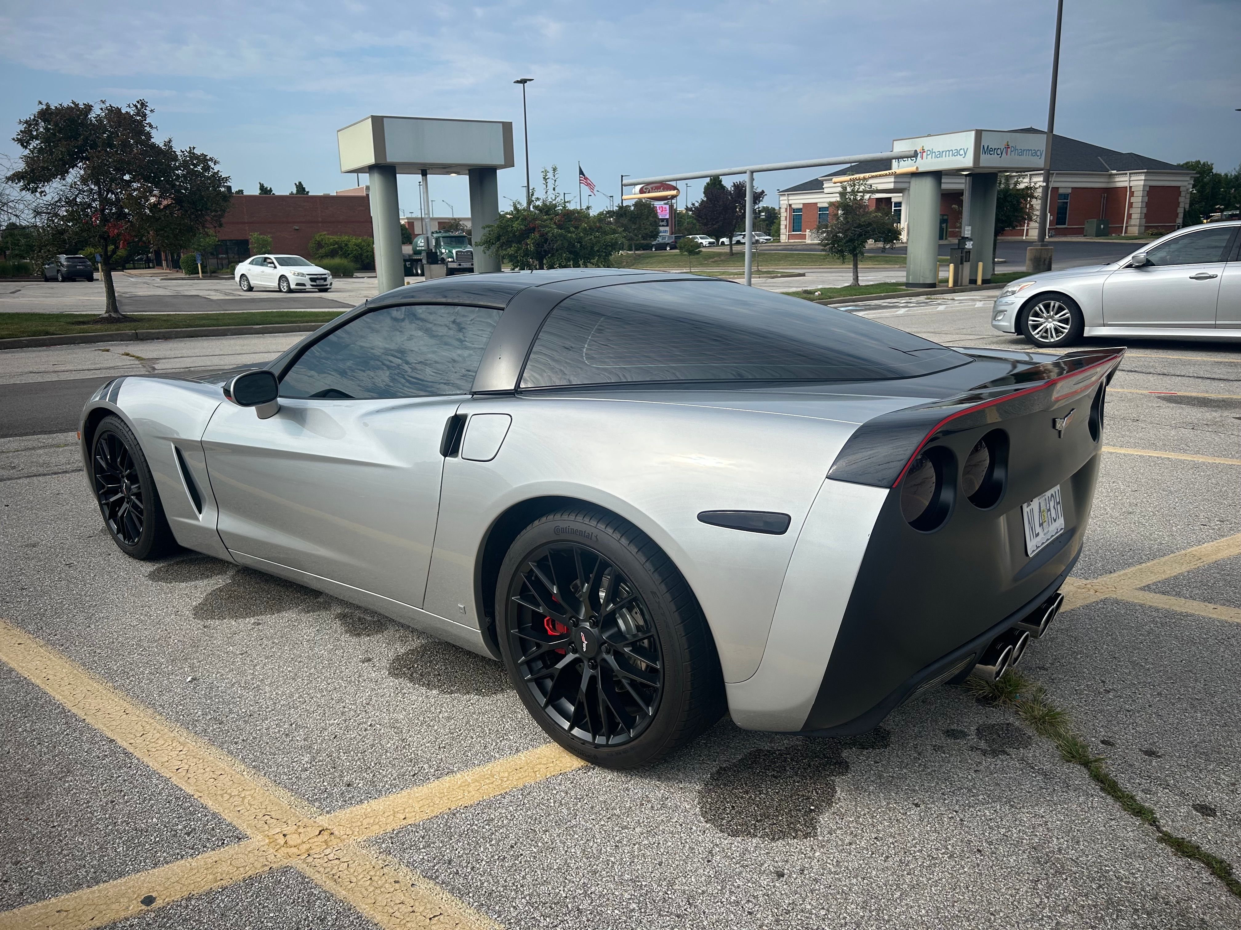 Used 2006 Chevrolet Corvette Coupe w/ Preferred Equipment Group RWD image 2
