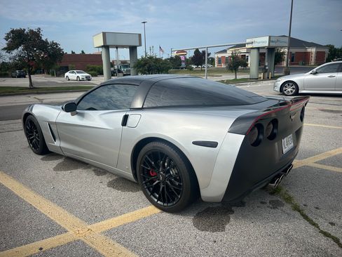 Used 2006 Chevrolet Corvette Coupe w/ Preferred Equipment Group RWD image 2