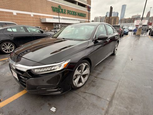 Used 2018 Honda Accord Touring image 9