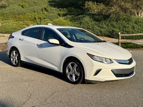Used 2018 Chevrolet Volt LT image 1