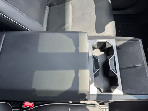 Used 2024 Tesla Cybertruck AWD Crew Cab image 17