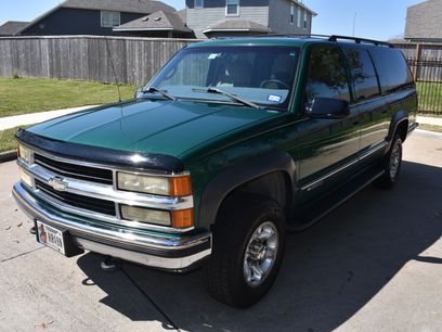 Used 1999 Chevrolet Suburban 2500 w/ Preferred Equipment Group 2