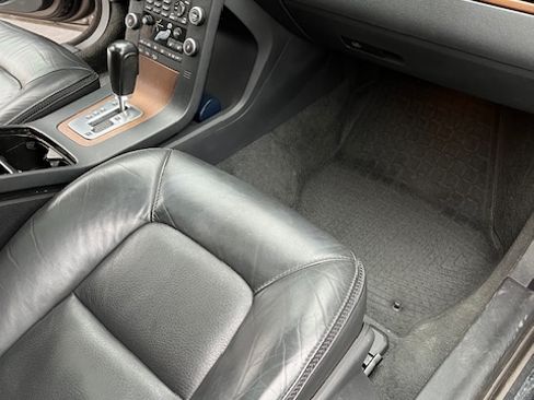 Used 2010 Volvo XC70 3.2 image 17