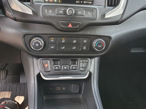 Used 2019 GMC Terrain SLE w/ Black Edition AWD/4WD image 4