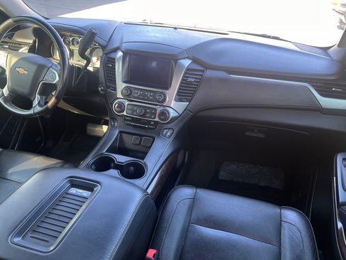 Used 2016 Chevrolet Suburban LT image 4