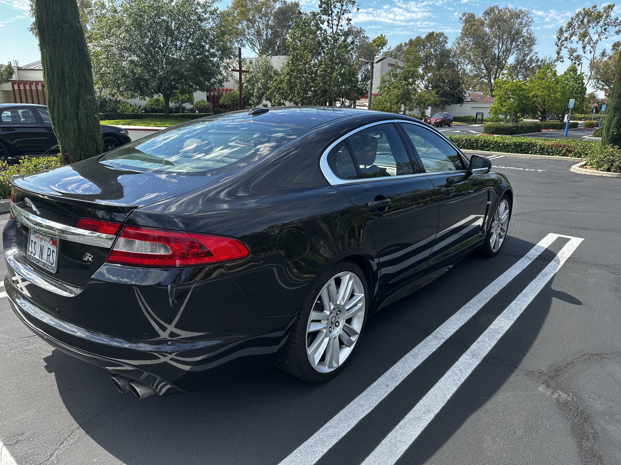 Used 2010 Jaguar XF R RWD image 4