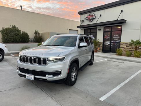 Used 2022 Jeep Wagoneer Series I image 1
