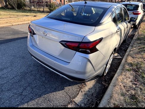 Used 2022 Nissan Versa S image 12