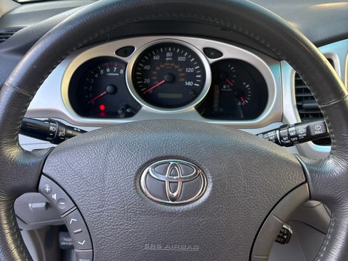 Used 2005 Toyota Highlander Limited image 13