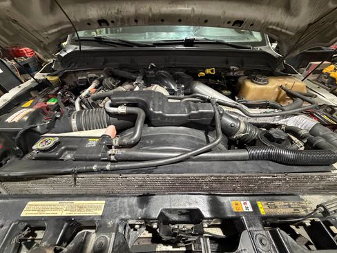 Used 2011 Ford F550 4x4 Crew Cab Super Duty w/ Payload Upgrade Pkg image 9