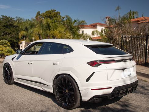Used 2021 Lamborghini Urus image 1