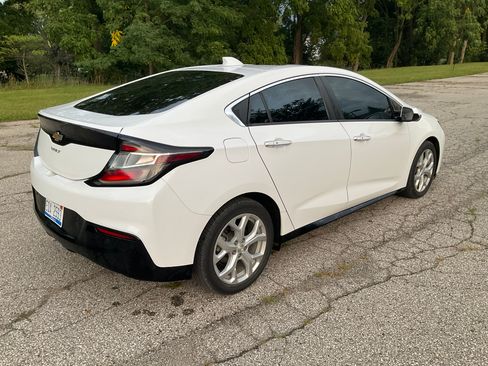 Used 2017 Chevrolet Volt Premier w/ Driver Confidence II Package FWD image 6